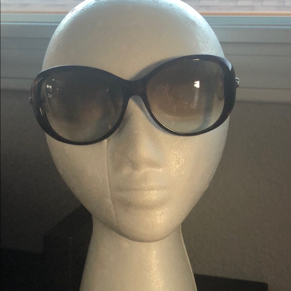 Gucci sunglasses. - Picture 2 of 7